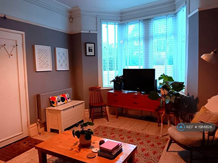 1 Bedroom Flat To Rent In Whitehall Road, Bristol, BS5