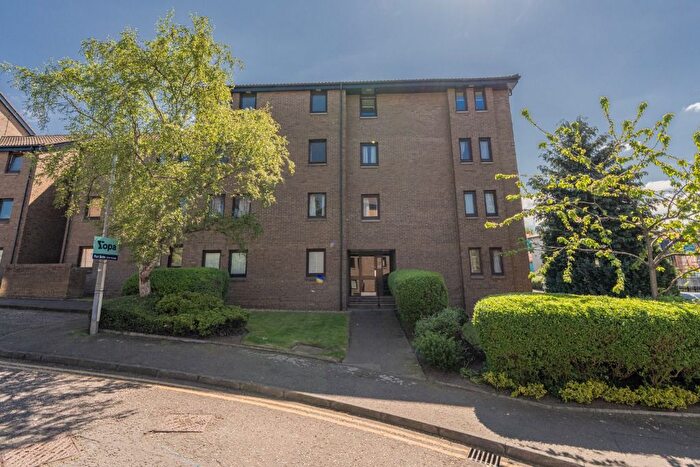 1 Bedroom Studio To Rent In Boatgreen, Canonmills, Edinburgh, EH3