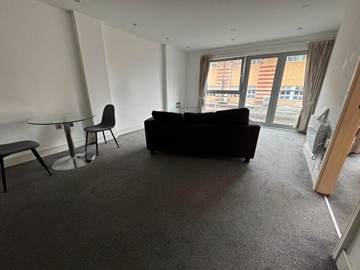 2 Bedroom Flat To Rent In North West, Talbot Street, Nottingham, NG1