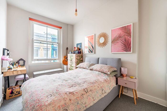 2 Bedroom Flat For Sale In Westbourne Park Road, Notting Hill, London, W11