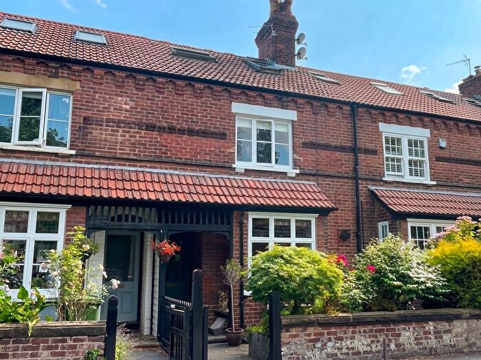4 Bedroom Terraced House For Sale In Cranford Avenue, Knutsford, WA16