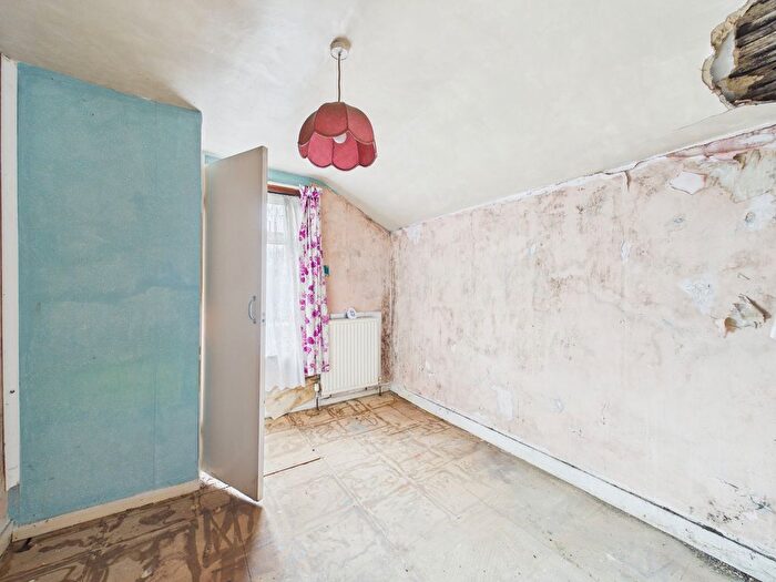 3 Bedroom End Of Terrace House For Sale In Bill Street Road, Rochester, ME2