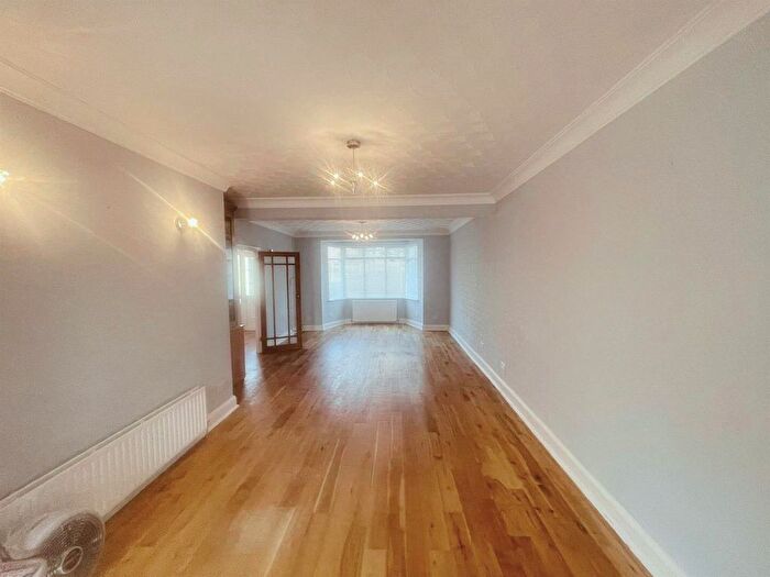 3 Bedroom Terraced House To Rent In Lancing Road, Ilford, IG2