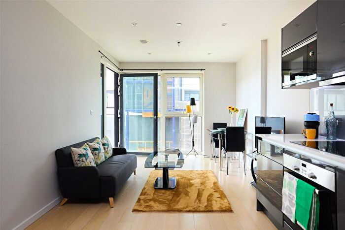 1 Bedroom Flat To Rent In Glasshouse Gardens, London, E20