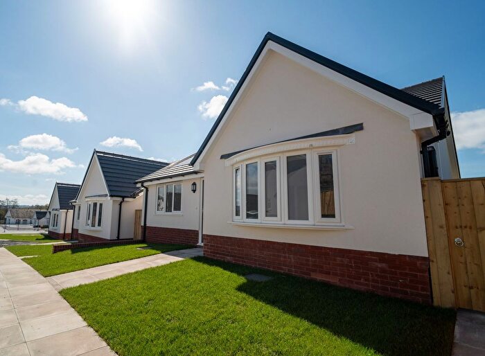 3 Bedroom Detached Bungalow For Sale In - Llys Y Felin, Kidwelly, SA17