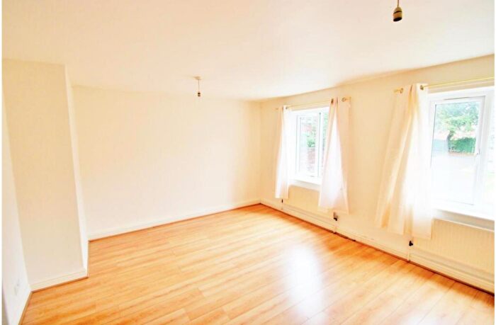 3 Bedroom Apartment To Rent In Bow Common Lane, London, E3