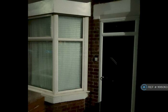 2 Bedroom Semi-Detached House To Rent In Meadowhall Road, Rotherham, S61