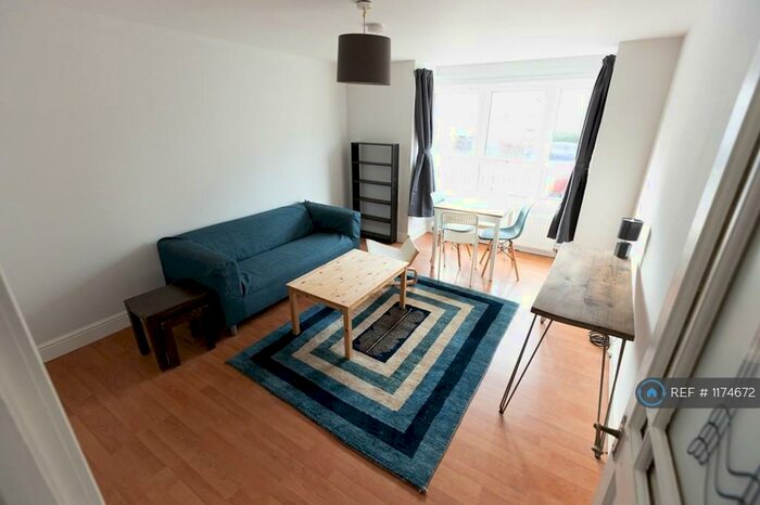 2 Bedroom Flat To Rent In St Clair's Road, Edinburgh, EH6