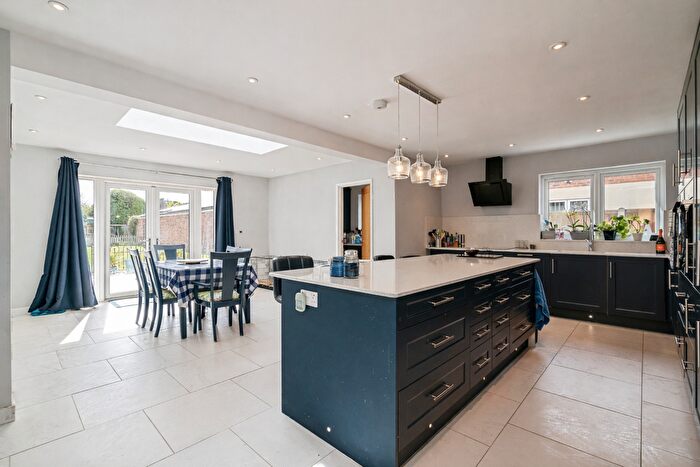 3 Bedroom Bungalow For Sale In Grove Avenue, Norwich, NR5