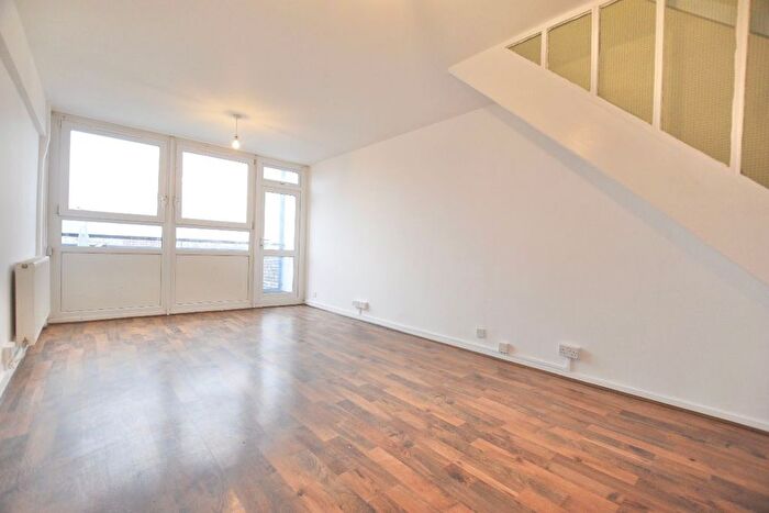2 Bedroom Maisonette To Rent In Roberta Street, Bethnal Green, E2