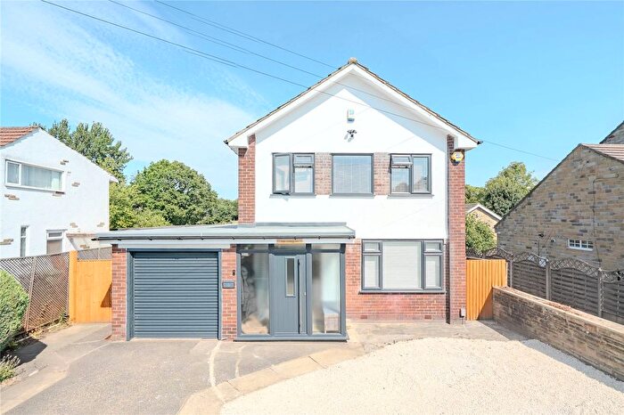 3 Bedroom Detached House For Sale In Kingsley Drive, Adel, Leeds, LS16