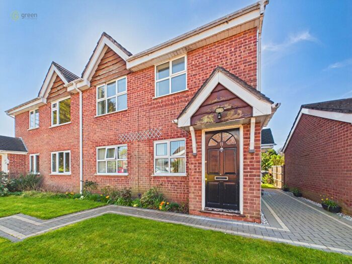 2 Bedroom Flat For Sale In Beauchamp Close, Walmley, Sutton Coldfield, B76