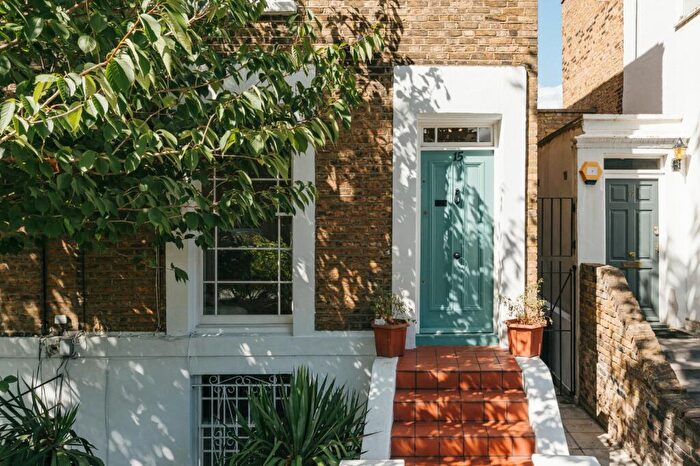 4 Bedroom Semi Detached House For Sale In Brownlow Road, London, E8