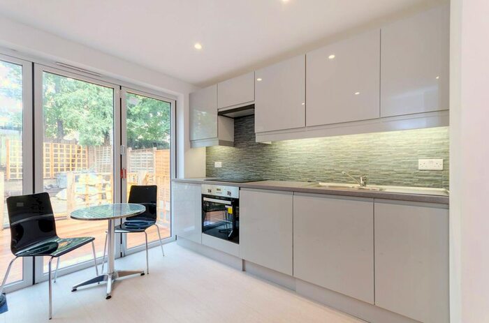 1 Bedroom Maisonette To Rent In Apsley Road, South Norwood, London, SE25