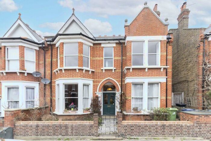 2 Bedroom Flat To Rent In Grafton Road, London, W3