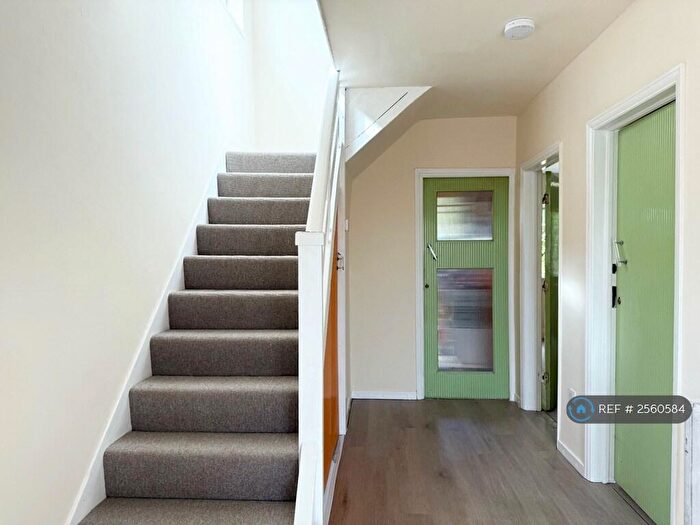 3 Bedroom Semi-Detached House To Rent In Kynaston Road, Bromley, BR1