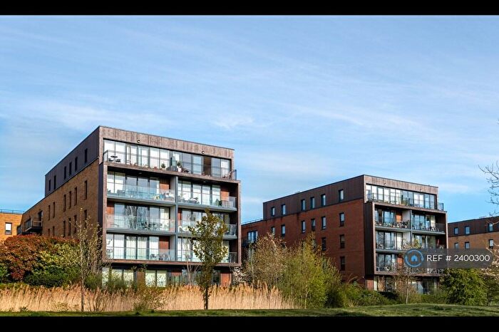 3 Bedroom Flat To Rent In Embry Road, London, SE9