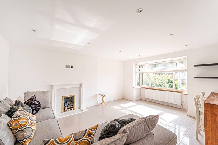 2 Bedroom Detached House To Rent In Sutton Crescent, High Barnet, Barnet, EN5