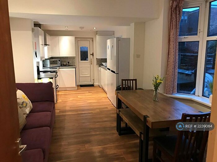 7 Bedroom Semi-Detached House To Rent In Bute Avenue, Lenton, NG7