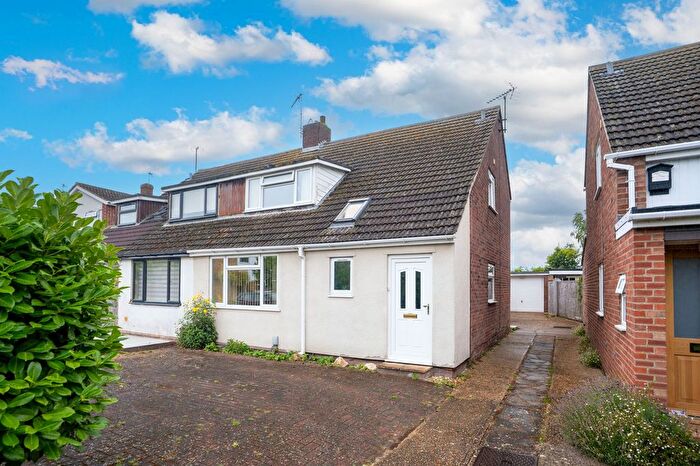 3 Bedroom Semi-Detached House For Sale In Tavistock Road, Cambridge, CB4