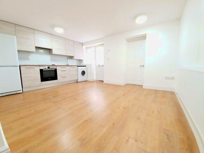 1 Bedroom Flat To Rent In Chatsworth Road, Clapton, E5