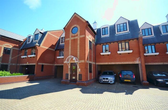 2 Bedroom Flat To Rent In Brick Court, Jetty Walk, RM17