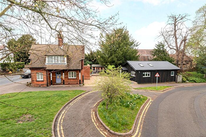 3 Bedroom Detached House For Sale In Stoke Road, Guildford, Surrey, GU1