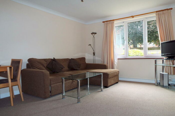 2 Bedroom Flat To Rent In Lawn Court, Portswood, SO17
