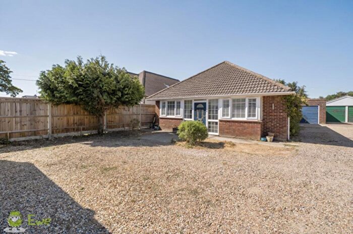 4 Bedroom Detached Bungalow For Sale In Silchester Road, Pamber Heath, Tadley, Hampshire, RG26
