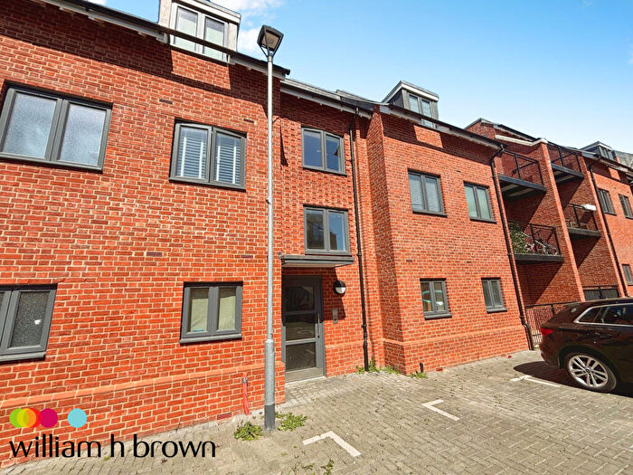 2 Bedroom Flat To Rent In Railway View, Rainham, RM13