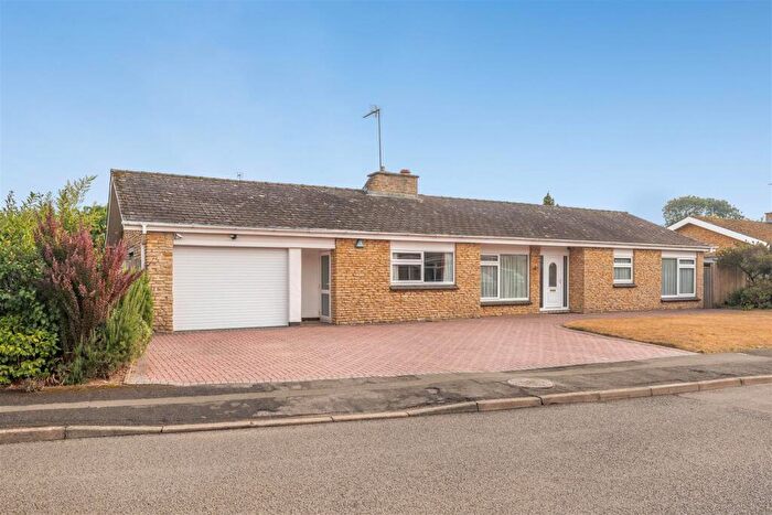 4 Bedroom Detached Bungalow For Sale In Kings Stile, Middleton Cheney, Banbury, OX17