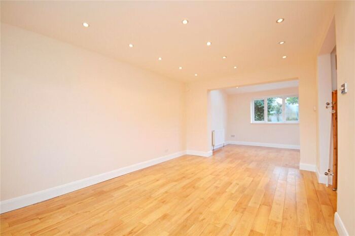 3 Bedroom Semi-Detached House To Rent In Miles Way, Whetstone, London, N20