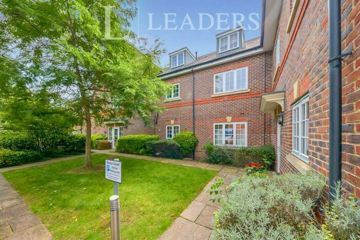 2 Bedroom Apartment To Rent In Nexus Court, AL1