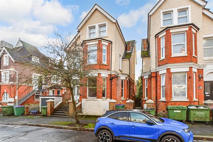 1 Bedroom Flat For Sale In Westbourne Gardens, Folkestone, Kent, CT20