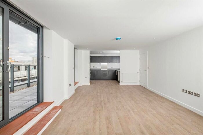 3 Bedroom Flat To Rent In Waterside Way, London, N17