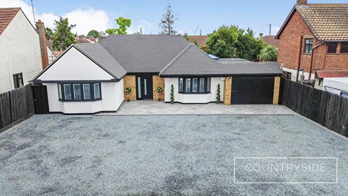 4 Bedroom Detached Bungalow To Rent In Long Road, Canvey Island, SS8