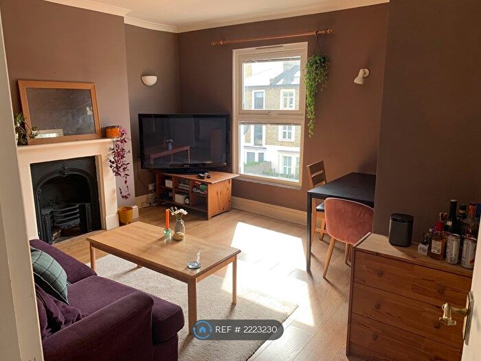2 Bedroom Flat To Rent In Tooting, London, SW17