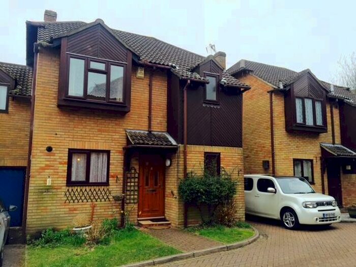 4 Bedroom House To Rent In Highcrown Mews, Highfield, SO17