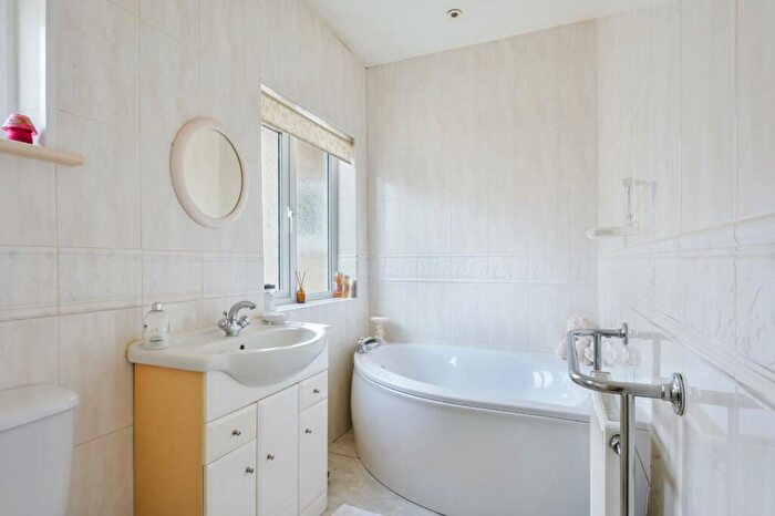 2 Bedroom Detached Bungalow For Sale In The Drive, Ewell, KT19