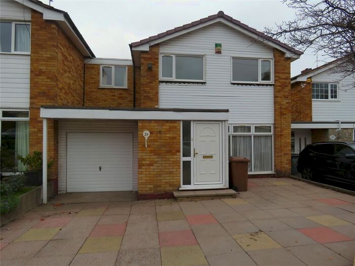 4 Bedroom Semi-Detached House To Rent In Leafield Road, Solihull B92