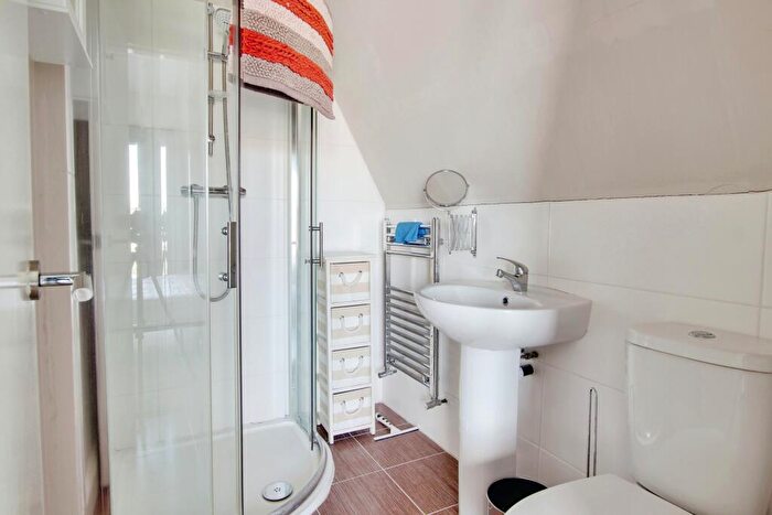 2 Bedroom Flat For Sale In Harbour Parade, Ramsgate, Kent, CT11