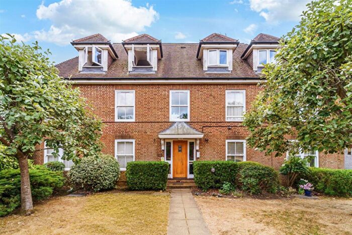 2 Bedroom Apartment For Sale In Meade Court, Walton On The Hill, KT20