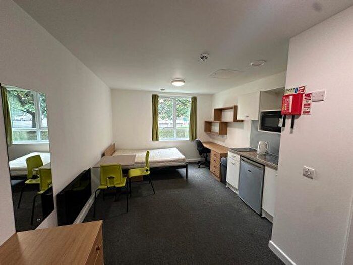 1 Bedroom Studio To Rent In Bridge Road, Birmingham, West Midlands, B8