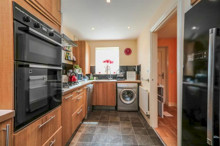 3 Bedroom Semi-Detached House To Rent In Bakewell Drive, Top Valley, Nottinghamshire NG5