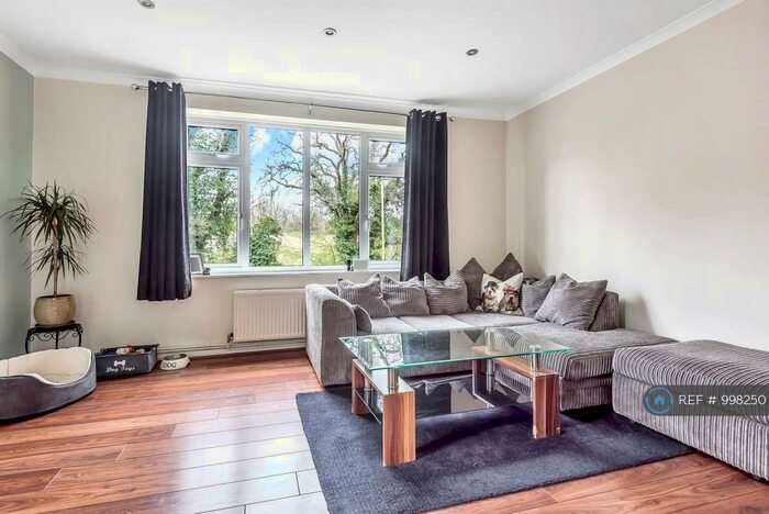 2 Bedroom Maisonette To Rent In Burnside Close, Barnet, EN5