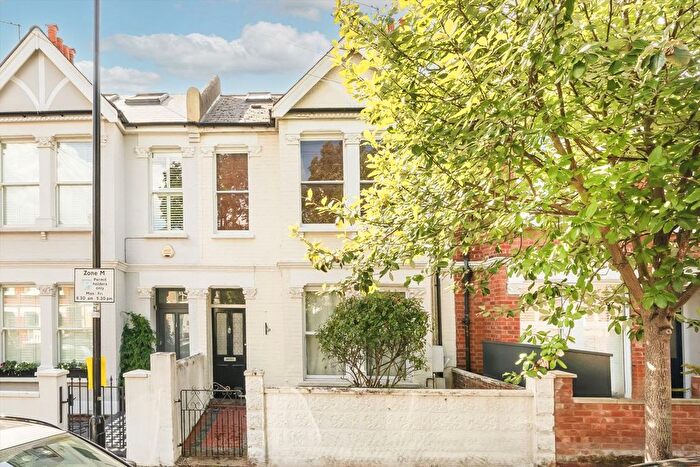 2 Bedroom Flat For Sale In Temple Road, Chiswick, W4