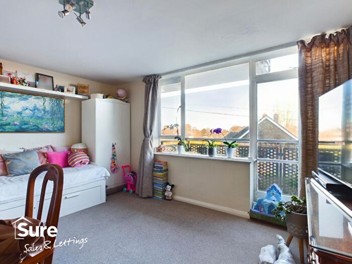 1 Bedroom Flat For Sale In Hasedines Road, Hemel Hempstead, Hertfordshire, HP1