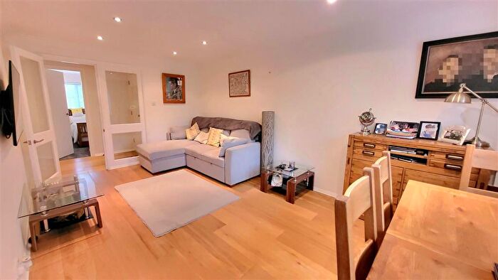 2 Bedroom Apartment To Rent In Chasewood Avenue, Enfield, EN2
