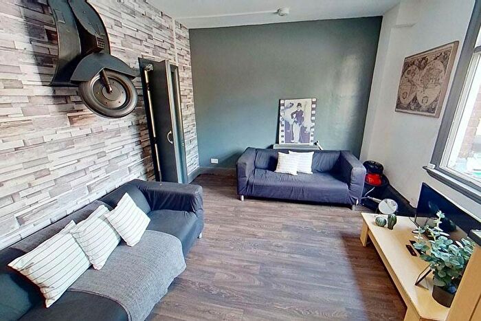 5 Bedroom Flat To Rent In A Mansfield Road, Nottingham, NG1
