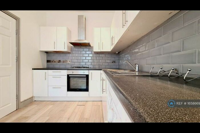 2 Bedroom Flat To Rent In Urswick Road, London, E9